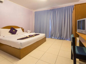 Room in Guest Room - Bucintoro Restaurant & Guesthouse Belvedere - 10 Minutes From Patong Beach