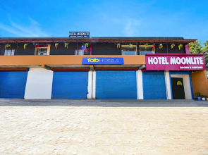 Fabhotel Moon Lite
