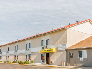 Super 8 by Wyndham Luverne