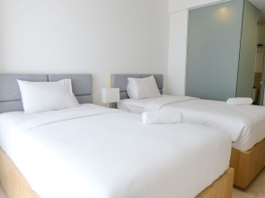 Best Deal Studio Room At Art Deco Apartment