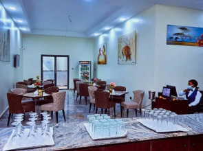 Deja Vu Hotel and Suites