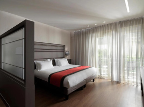 Holiday Suites