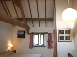 Cosy Cottage With Authentic Fireplace in the Breathtaking Duffryn Valley