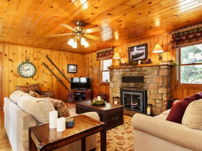 1545 West Lake Getaway - HOT Tub, Walk to Lake & Sunnyside