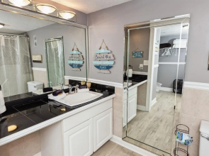 Shoreline 3042 Condo