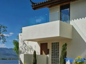 Fengyu Yue U. See West Bank Mihai Courtyard Meisu