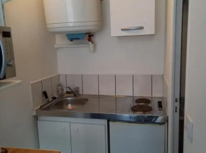 Studio avec terrasse en résidence calme à Dijon.