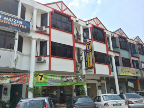 OYO 635 Seven Days Hotel