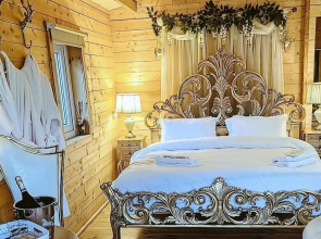 Swan Lodge With Hot Tub, Sauna and Treatments