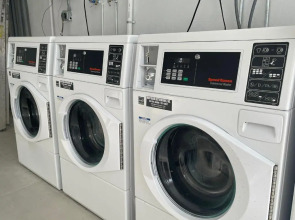 Breathtaking 3-Br Beachside Apt