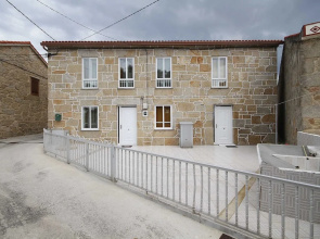 House - 5 Bedrooms with Sea views - 107775