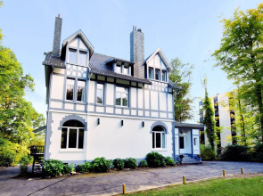 Affluent Holiday Home in Spa with Hot Tub, Garden, Sauna