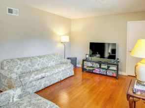 Cozy Memphis Vacation Rental Near Beale Street!
