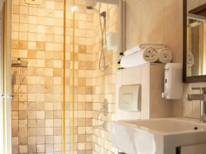 The Hera Suit Hotels