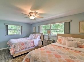 Updated Rustic Yankeetown Home w/ Lanai & Dock