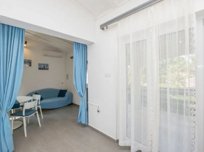 Beatiful Apartment Blue near Sandy Beach