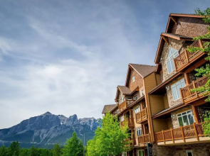 Spacious 3BR 2BA Penthouse with Mountain Views