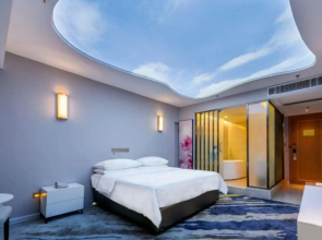 Vienna International Hotel (Zhaoqing Center Lake-view)