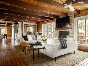 Chateau Syrah by Avantstay Picturesque Estate w/ Pool, Table Tennis & Pool Table New Pickleball Court + Basketball Hoop