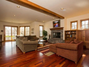 Drake Park 3 Bedroom Home by RedAwning