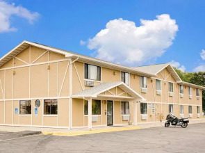 Super 8 by Wyndham Long Prairie