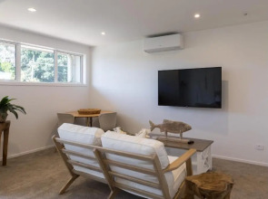 Luxury Apart, Balcony & Seaviews, Full Laundry, Kitchen & Heat Pump