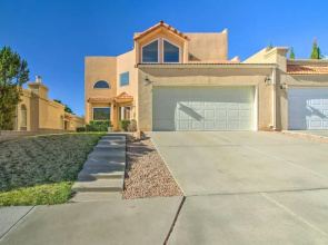 'casa Especial' Family Retreat w/ Pool Table!