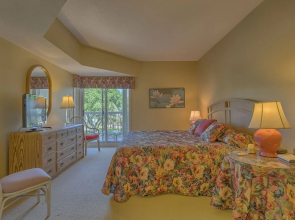 Barrington Court 210