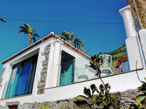 Beachfront cottage in sunny Calheta – the ideal hideaway | Cottage do Mar