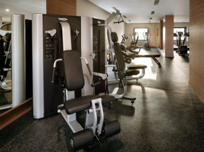 Отель Holiday Inn & Suites Dubai Festival City an IHG