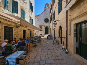 Apartment Cinnamomeus A20