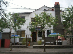 Hostal White House