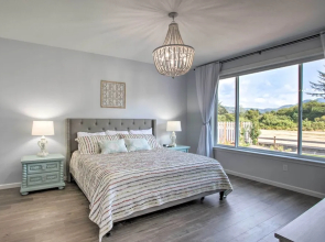 Luxury Home on Golf Course: Walk to the Beach!