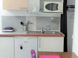 Chambre 1 PERSONNE et STUDIO 1 personne Avec Entrée Libre et Salle de Bain Privée