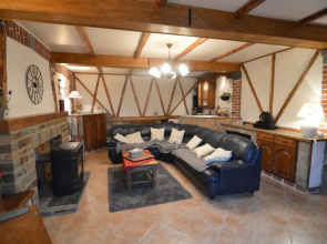 Family House with Large Garden & Games Room near Bambois Lake
