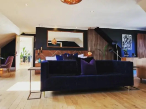 The Black Wolf Suite @ The Grumpy Schnauzer B&B