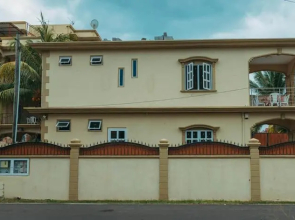 RS VILLAS - Three bedrooms share apartment with private room and free WIFI and 100mts to the beach and ac and 100mts to bus stop and pool