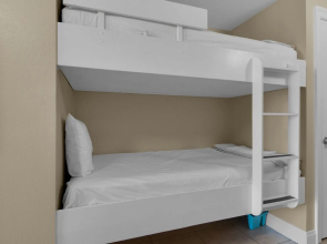 Calypso Resort 1605E Condo