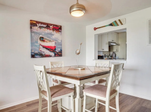 Harbor Island Condo w/ Pool Access: Walk to Beach!