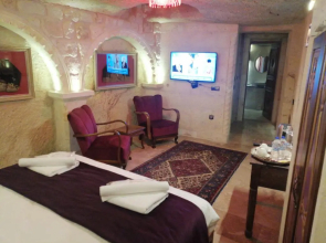 Solo Cave Suites