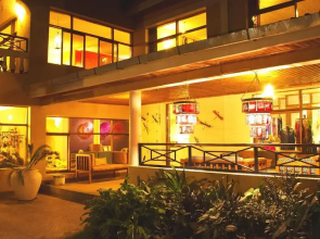 Bougainvillea Safari Lodge