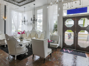 Posh South Beach Hostel