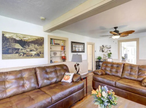 Charming Montrose Family Home: Block to Downtown!