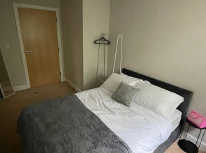 Stunning 2-bed Apartment in Crawley