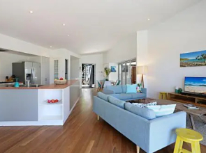 Barefoot Bungalow - Castaways Beach