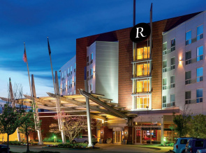 Renaissance by Marriott Boston Patriot Place Hotel