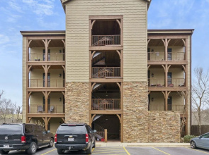 Taneycomo Retreat - Lakefront Condo