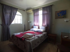 Great Privacy 3 Bedroom Villa Near the Beach