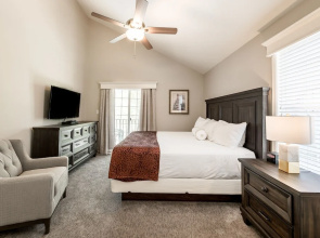 Family Getaway~skiing, Ice Castles & Golf Course 2204 2 Bedroom Apts by RedAwning