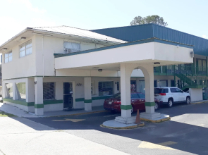 OYO Hotel Douglas GA US-441